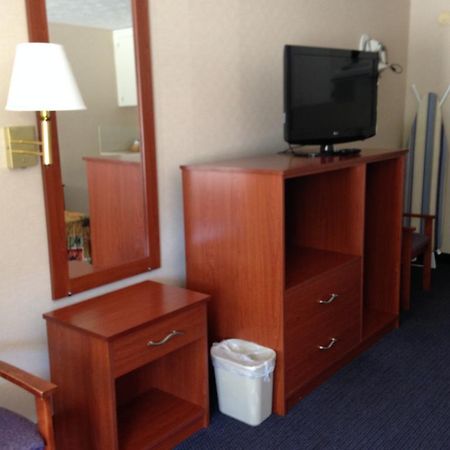 Knights Inn Elizabethtown Rum bild
